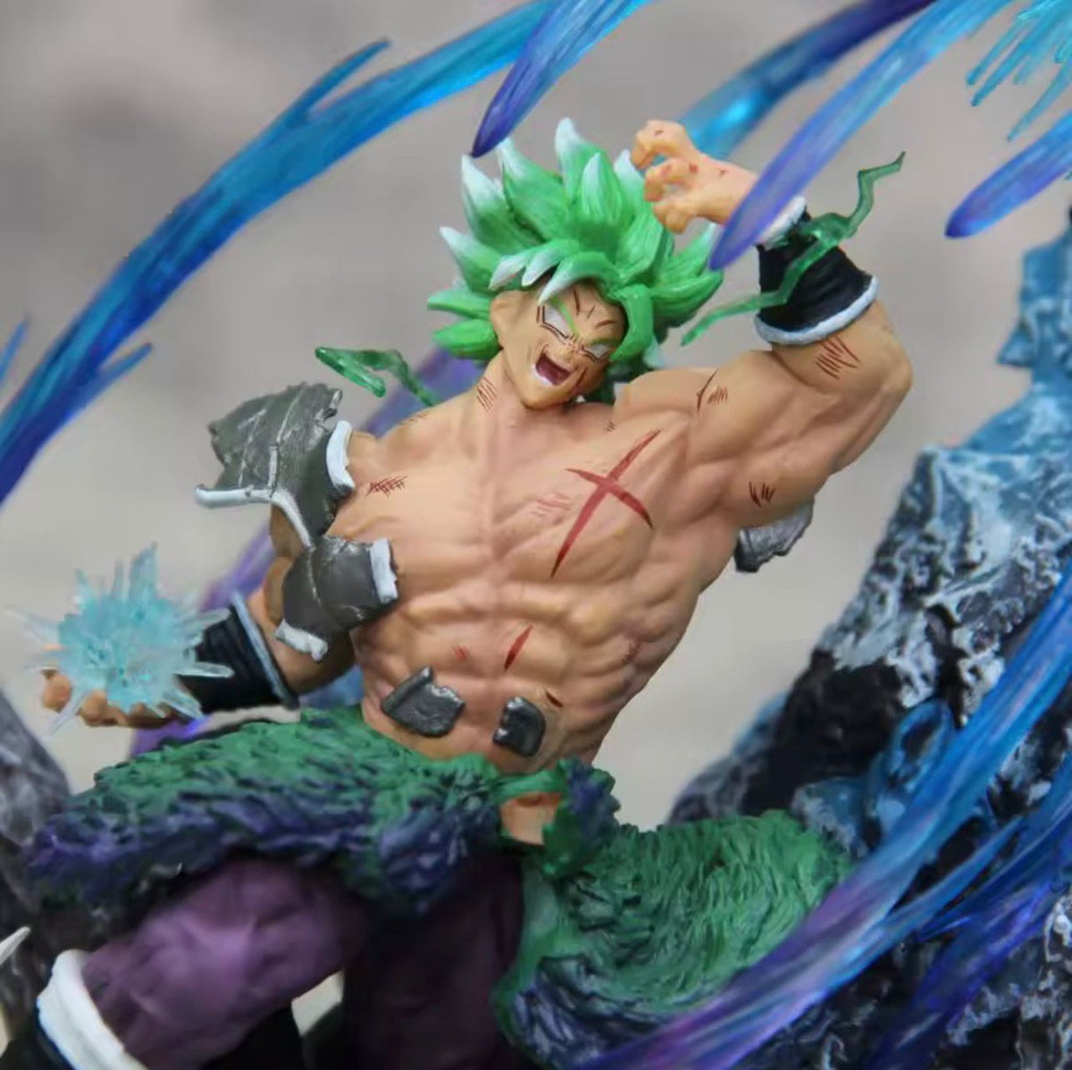 Figura Broly vs Gogeta de Dragon Ball Super — estatua de batalla (vista frontal), Mundo-Z