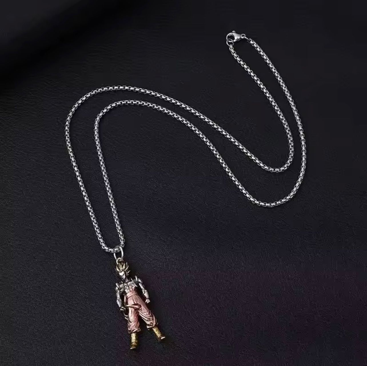 Collar de Goku Black de Dragon Ball Super — colgante puesto (vista 3), Mundo-Z
